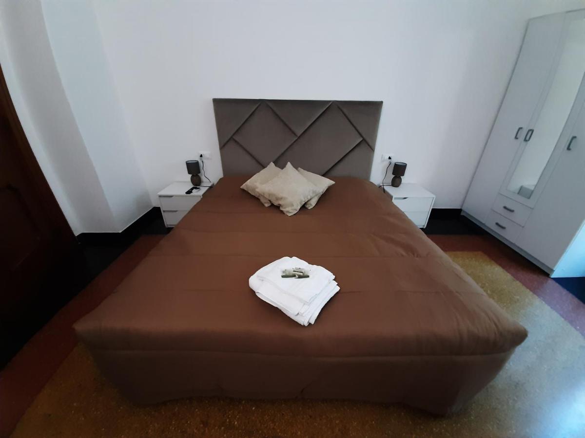 La Lanterna Di Angelo Hotell Genua Exteriör bild