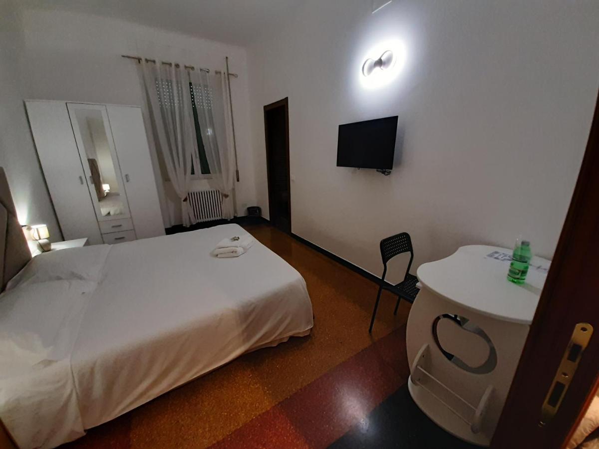 La Lanterna Di Angelo Hotell Genua Exteriör bild