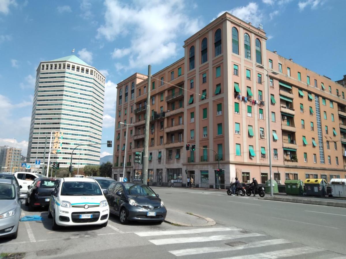 La Lanterna Di Angelo Hotell Genua Exteriör bild